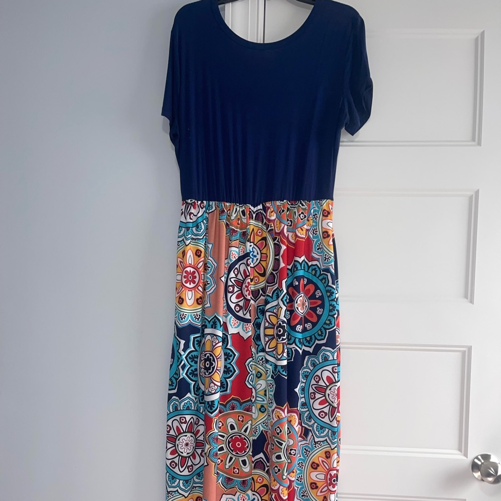 Maxi Dress like new only worn once. Size Large.